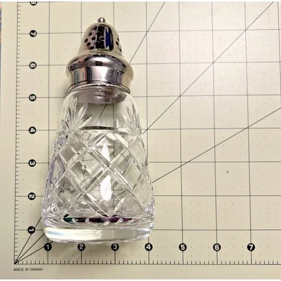 VTG Cut Crystal Muffineer/ Sugar Shaker Silver Plate Lid EUC - Picture 4 of 10